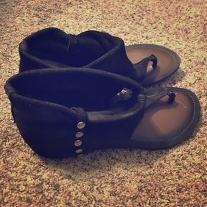 Black Mia sandals